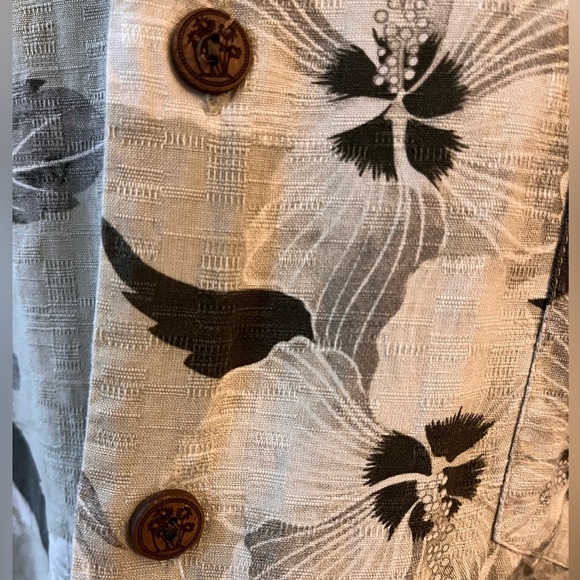 XL silk Seven Palms shirt. Classic tropical sage, gray, black & white print. - Picture 5 of 7